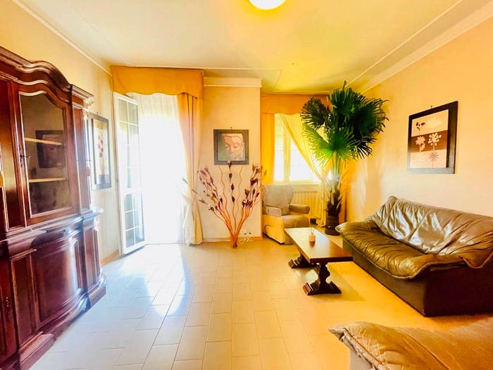 Appartamento con 5 locali in vendita in Via Giacomo Puccini, Stadio Sant'Antonio Marasio, Carrara