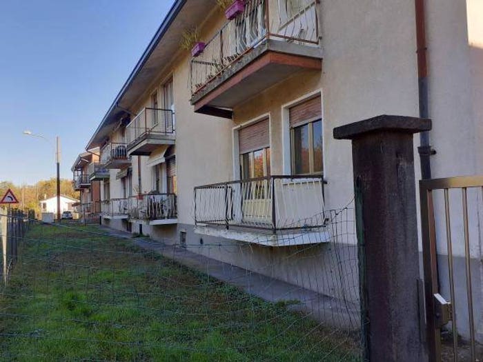 Appartamento trilocale in vendita in Via Milano, Angera