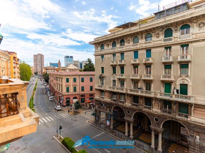 Appartamento trilocale in vendita in Via Antonio Cantore, Sampierdarena, Genova