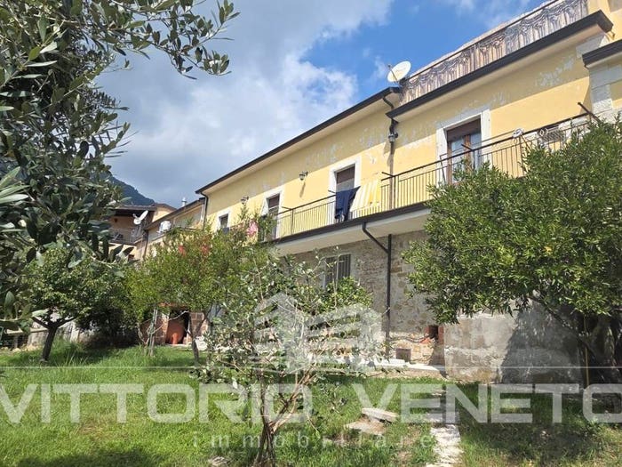 Casa con 6 locali in vendita in Via Giuseppe Garibaldi, Centro, Stella Cilento