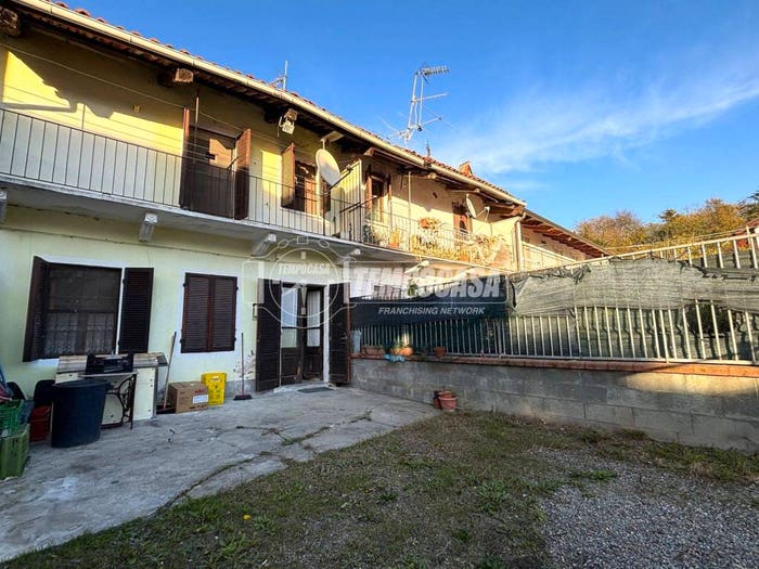 Casa trilocale in vendita in Vicolo Don Bertetti, Maglione
