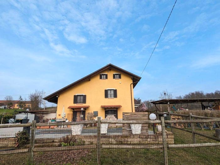 Casa con 5 locali in vendita in Frazione Simonetti, Maretto