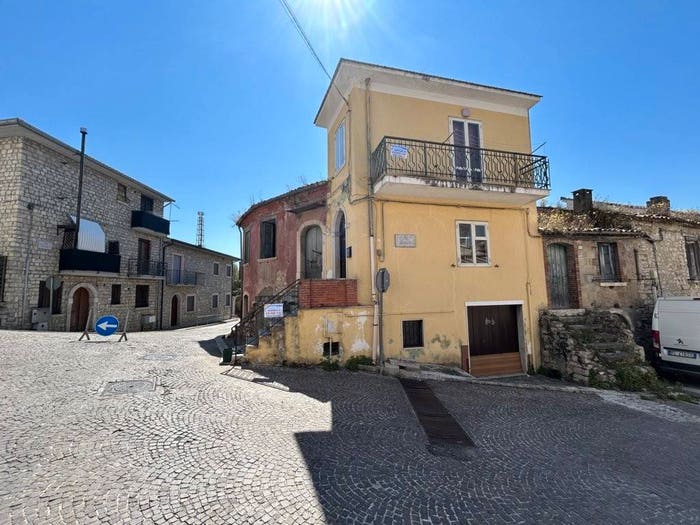 Casa con 6 locali in vendita in Via Mercato, Fontanarosa