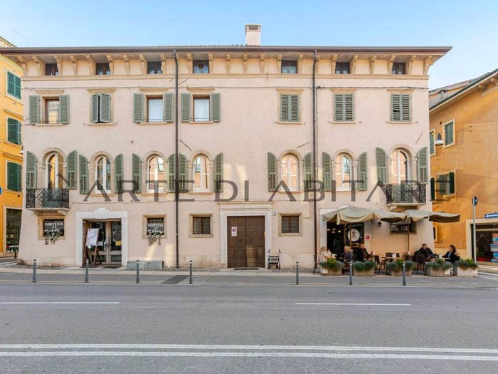 Appartamento quadrilocale in vendita in Ponte Castelvecchio, San Zeno, Verona