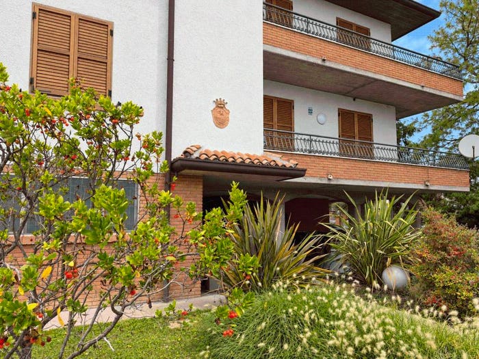 Appartamento con 5 locali in vendita in Via Cava, Quattro, Forlì