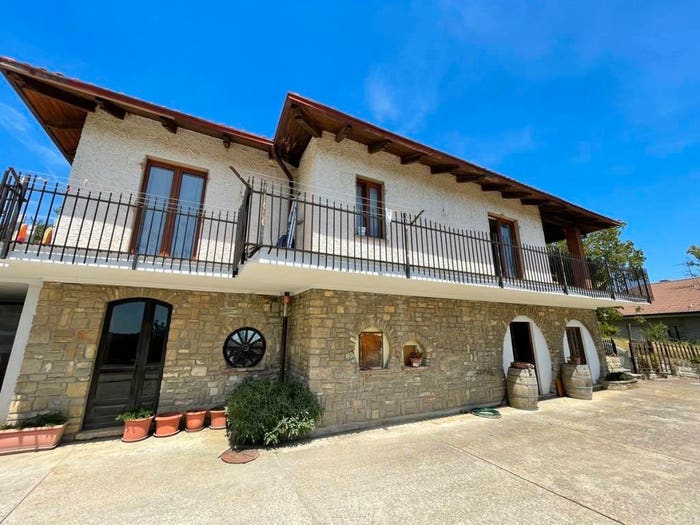 Casa con 6 locali in vendita in Località San Rocco, Cerretto Langhe
