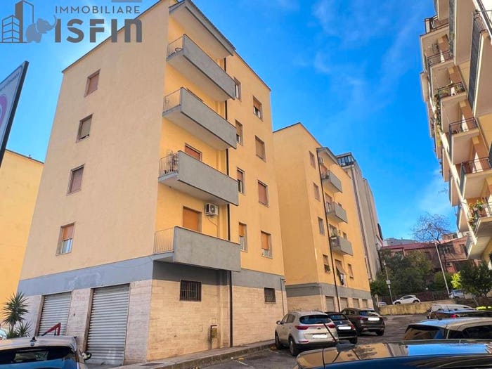 Appartamento con 6 locali in vendita in Viale delle Medaglie D'oro, Centro, Cosenza