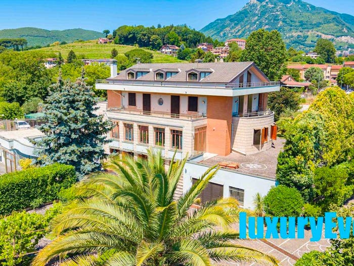 Casa con 6 locali in vendita in Via Brigata Avellino, Emanuele II C Colombo Morelli e Silvati, Avellino