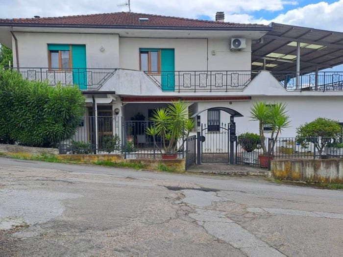 Appartamento con 6 locali in vendita in Centro, Collecorvino