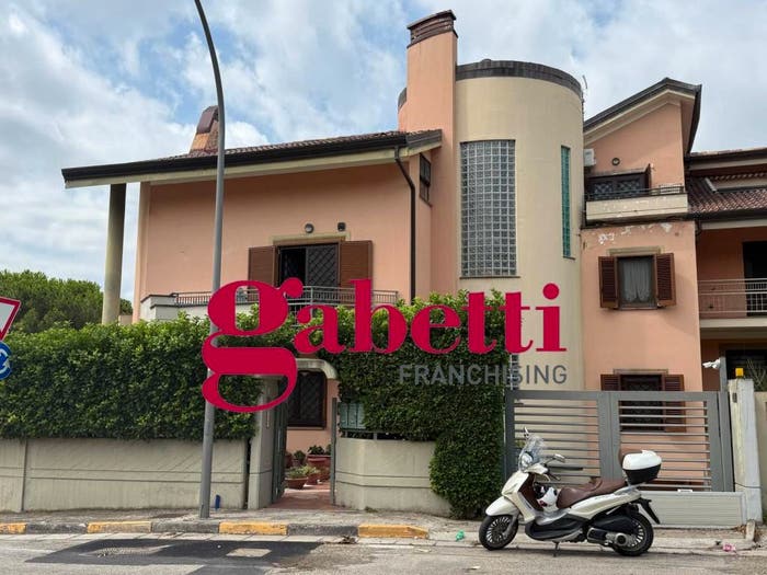 Casa con 6 locali in vendita in Via De Cillis, Casolla, Caserta