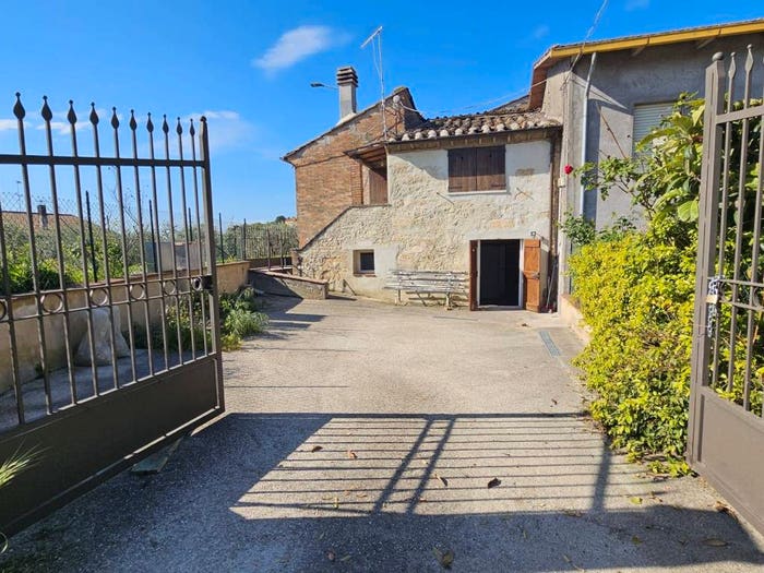 Appartamento quadrilocale in vendita in Via Giuseppe Sinopoli, Montecampano, Amelia