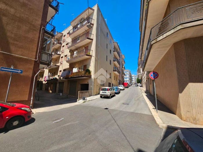 Appartamento quadrilocale in vendita in Via Damiano Chiesa, Centro, Cisternino