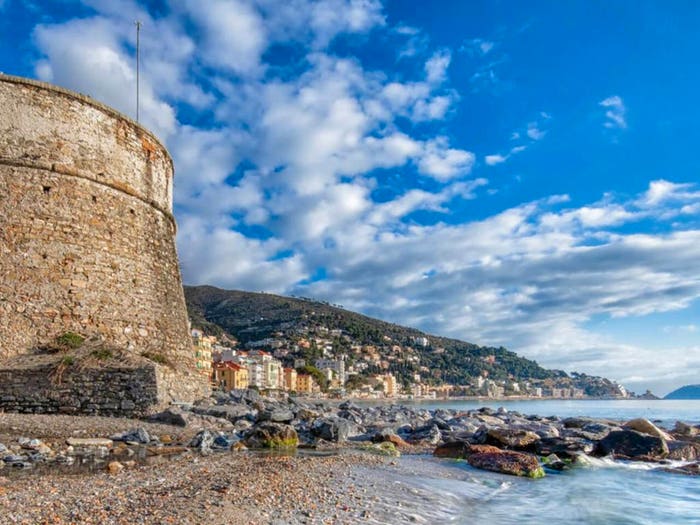Appartamento quadrilocale in vendita in Piazza Stalla, Borgo Coscia, Alassio