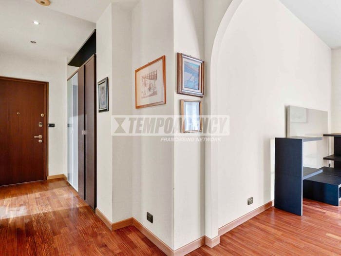 Appartamento trilocale in vendita in Via Guglielmo Ferrero, Famagosta, Milano