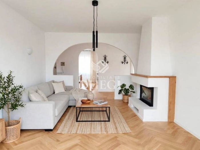 Appartamento con 6 locali in vendita in Via Indipendenza, Darsena Ex Campo di Aviazione, Viareggio