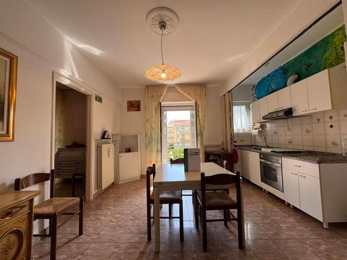 Appartamento trilocale in vendita in Via Aprile, Borgio, Borgio Verezzi