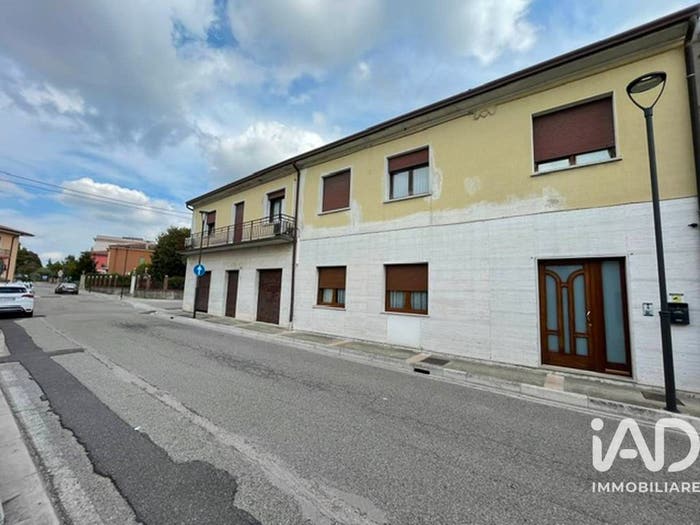 Casa con 6 locali in vendita in Via Vittorio Veneto, Centro, Bovolone