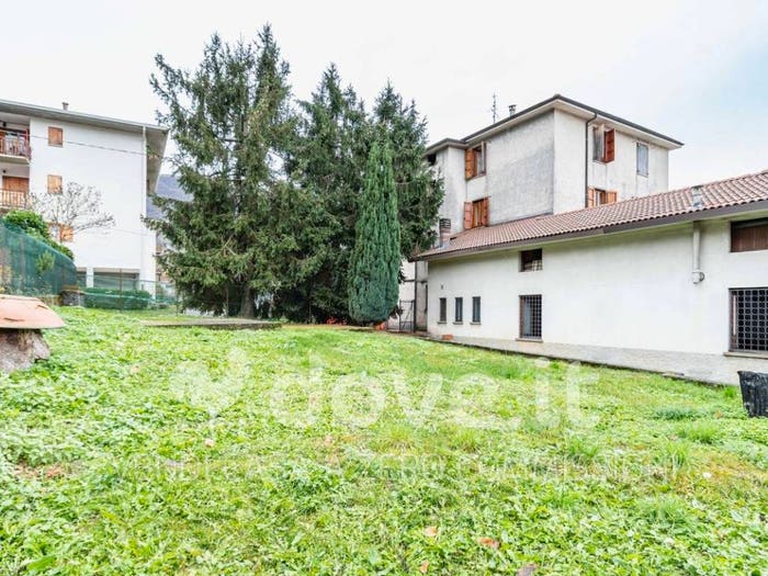Casa con 6 locali in vendita in via Colle Gallo, Casale, Albino