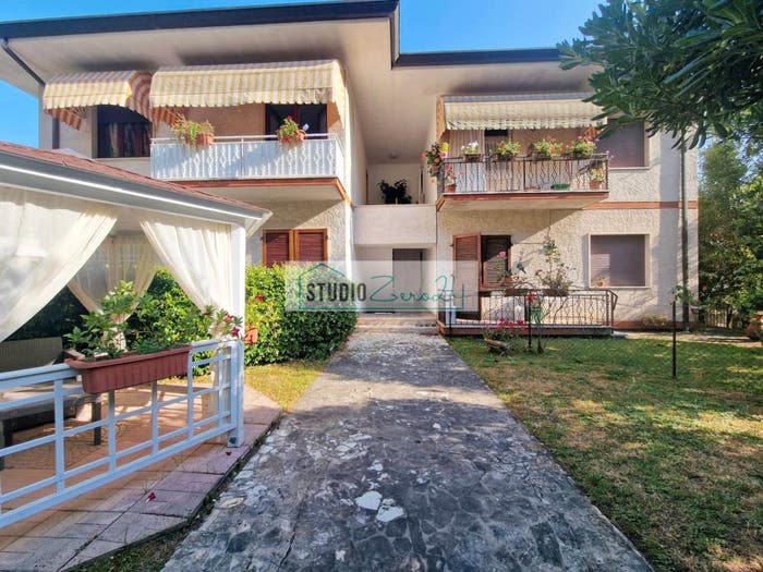 Appartamento trilocale in vendita in Via Nuova, Camaiore Paese, Camaiore