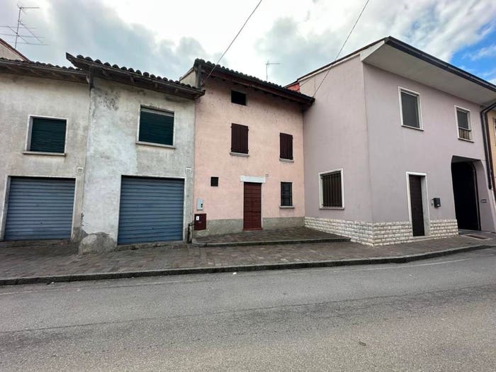 Casa trilocale in vendita in Via Cesare Battisti, Centro, Verolavecchia