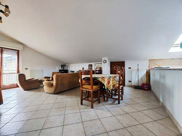 Casa quadrilocale in vendita in Cerbara, Città di Castello