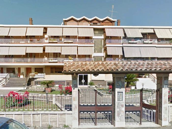 Appartamento con 6 locali in vendita in Via Luigino Tandura, Mostacciano, Roma
