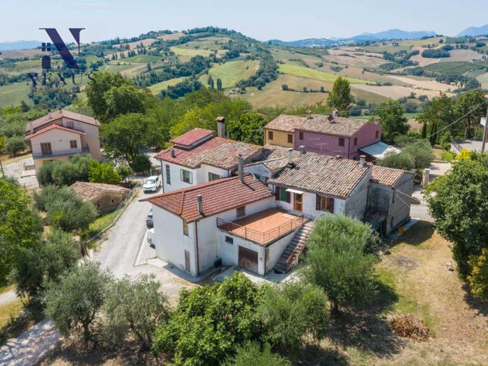 Casa quadrilocale in vendita in Fratte Rosa
