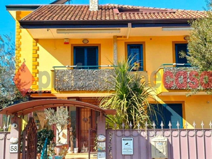 Casa con 6 locali in vendita in Via Malche, Giffoni Sei Casali