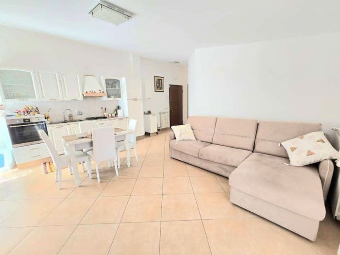 Appartamento trilocale in vendita in via frontone, Corcolle, Roma