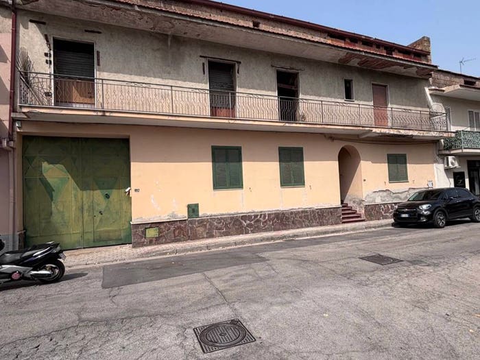 Casa con 6 locali in vendita in Via Gioacchino Rossini, Capodrise