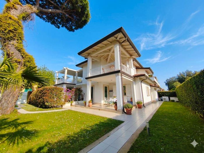 Casa con 6 locali in vendita in Vittoria Apuana, Forte dei Marmi