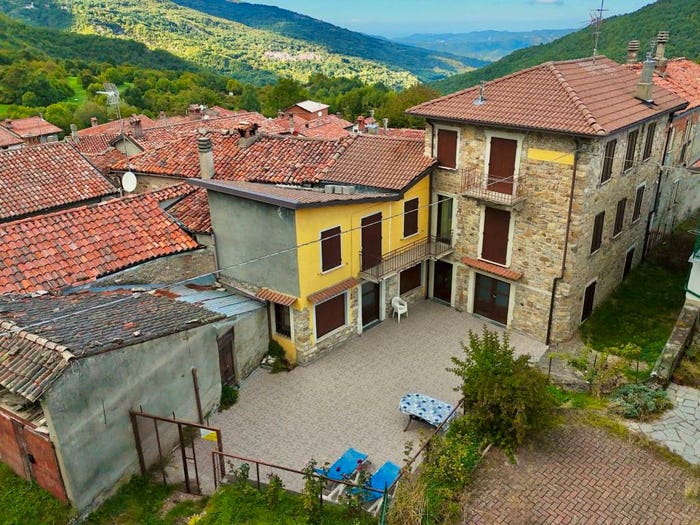 Casa con 6 locali in vendita in Frazione Salogni, Fabbrica Curone