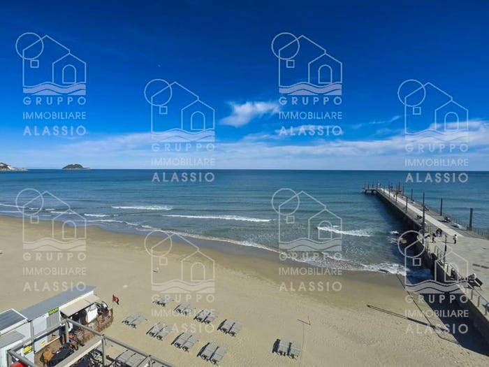 Appartamento trilocale in vendita in vico al molo, Centro, Alassio