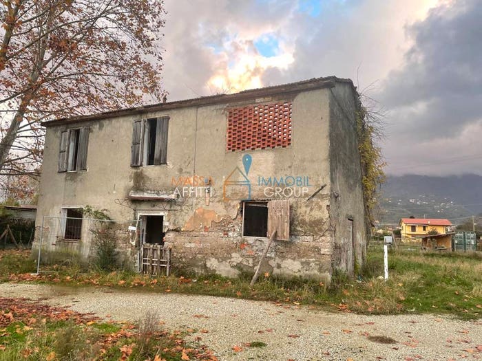 Casa con 6 locali in vendita in Via San Cristoforo, Cinque Vie, Massa