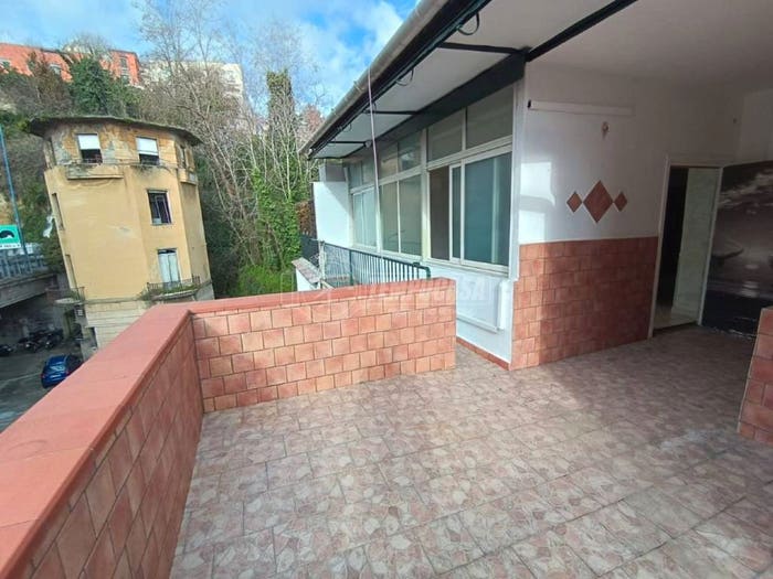 Appartamento trilocale in vendita in Via Carlo Cattaneo, Arenella, Napoli