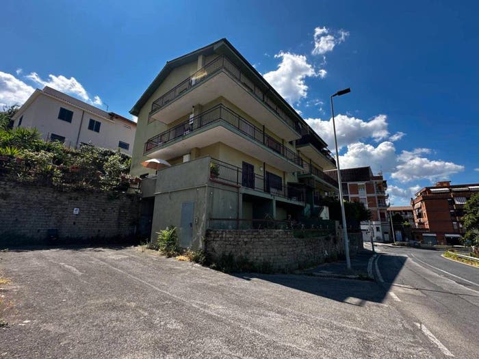 Appartamento trilocale in vendita in Viale Antonio Gramsci, Centro, Lanuvio