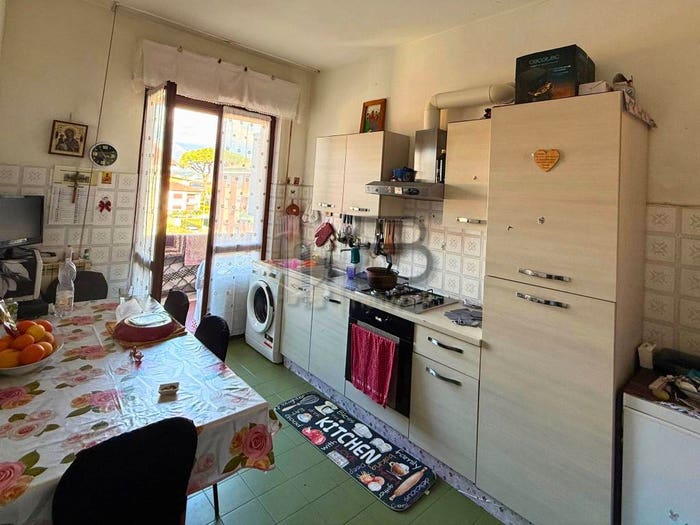 Appartamento quadrilocale in vendita in Viale Monzoni, Avenza, Carrara