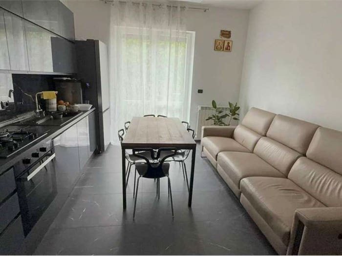 Appartamento trilocale in vendita in Via Achille Grandi, Centro, Novedrate