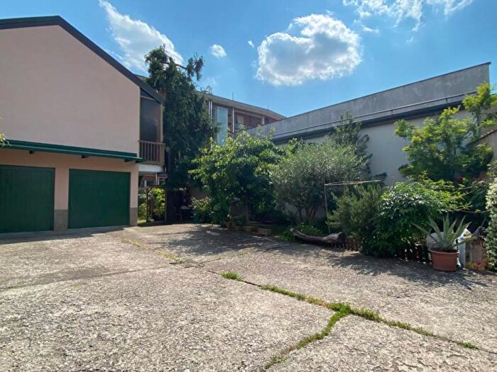 Casa con 6 locali in vendita in Centro, Arluno