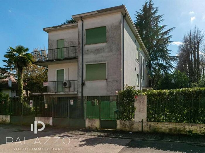 Appartamento con 6 locali in vendita in Cipressina, Venezia