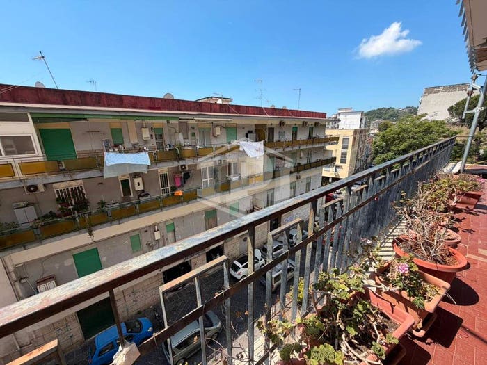 Appartamento con 5 locali in vendita in Via Filippo Bottazzi, Soccavo, Napoli