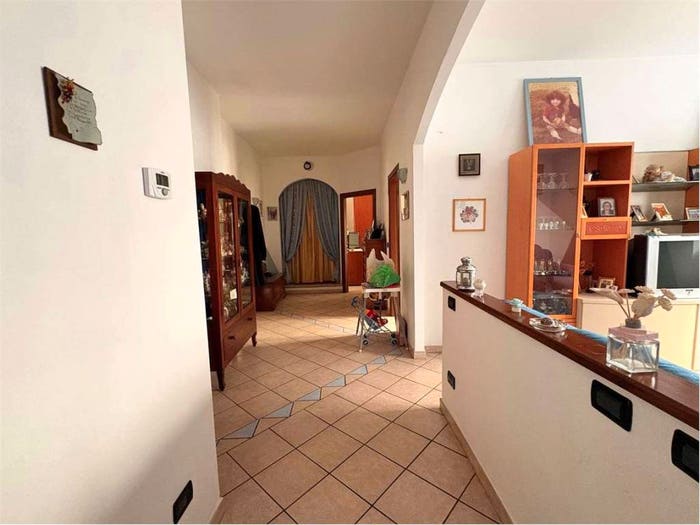 Appartamento con 6 locali in vendita in Via Aprile, Piscina