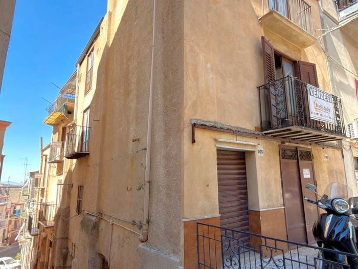 Casa con 6 locali in vendita in Via Francesco Bentivegna, Corleone