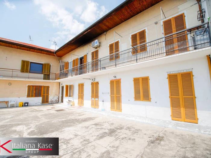 Appartamento trilocale in vendita in Via Barone, Candia Canavese