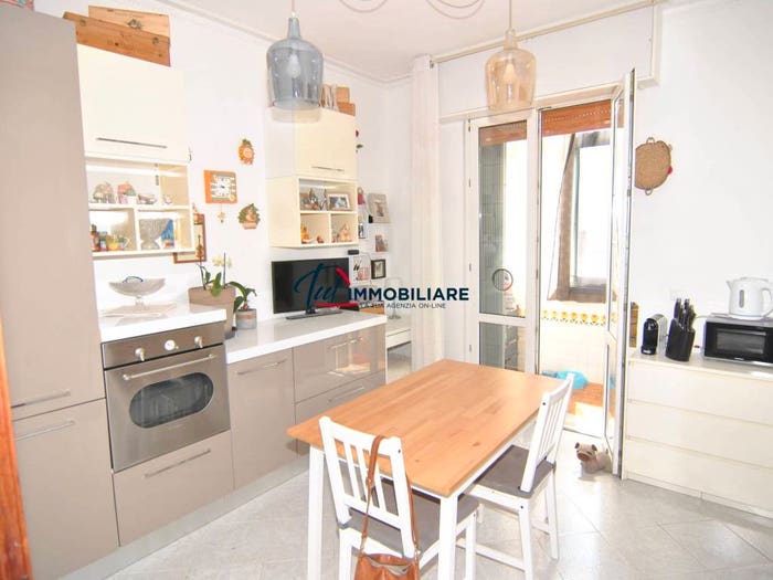 Appartamento quadrilocale in vendita in Piazza Giuseppe Di Vittorio, Ardenza, Livorno