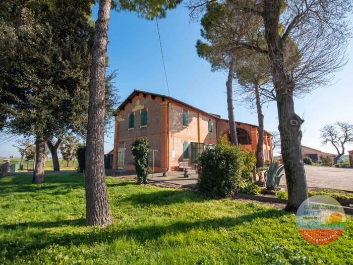 Casa con 6 locali in vendita in Piazza Unità d'Italia, Centro, Jolanda di Savoia