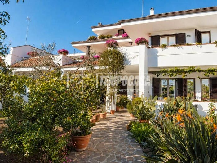 Casa con 6 locali in vendita in Via Bruni Antonio B, Rudiae Casermette, Lecce