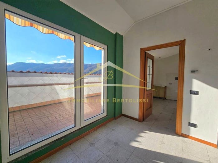 Casa quadrilocale in vendita in Viale Varallo, Centro, Borgosesia