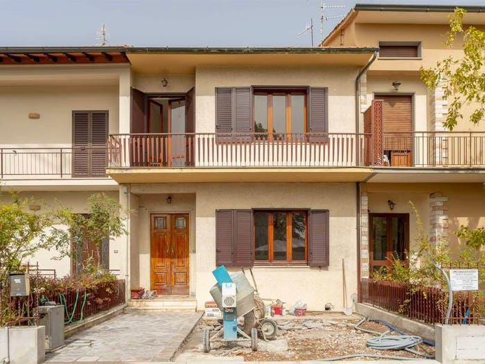 Casa con 6 locali in vendita in via del Santo, Torricella, Campi Bisenzio