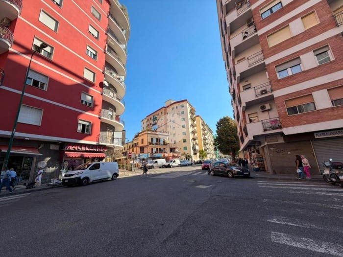 Appartamento trilocale in vendita in Via Caldieri Luigi, Vomero, Napoli
